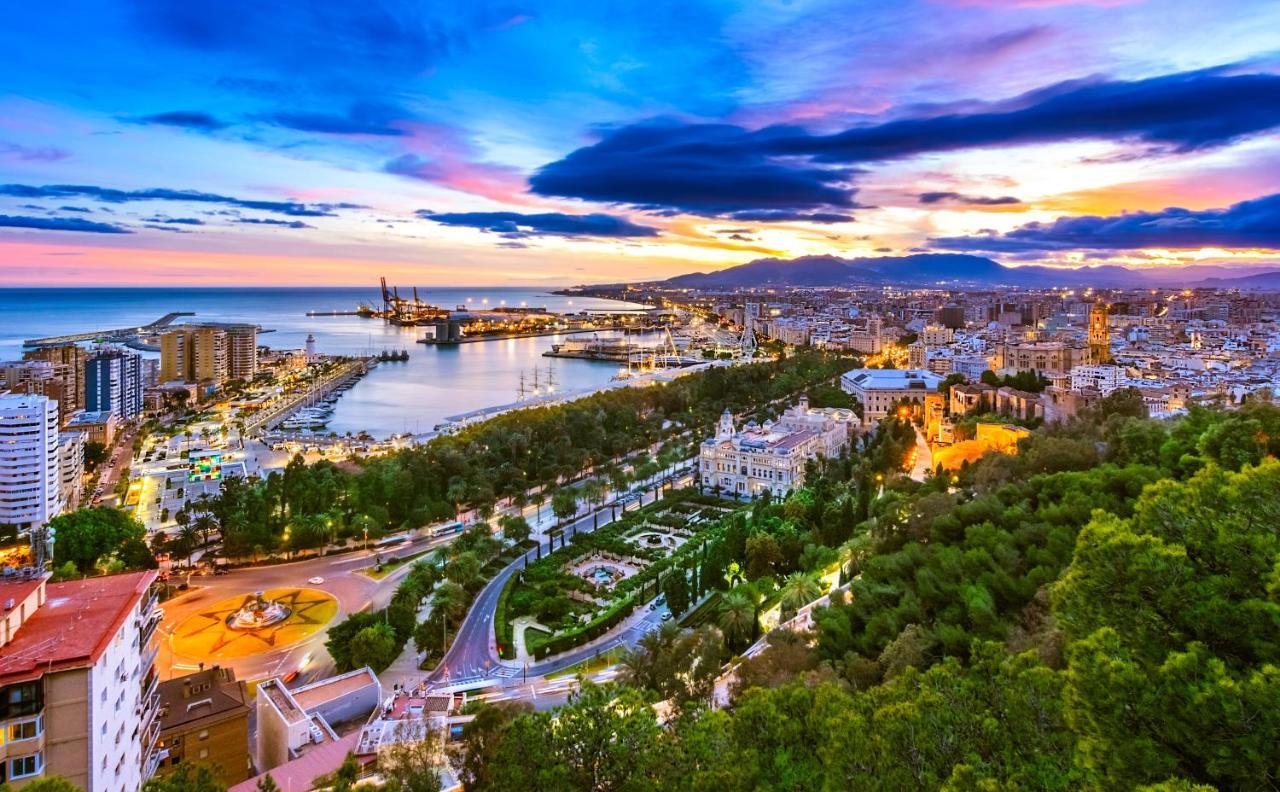 Malaga Centre Apartment With Parking Екстер'єр фото