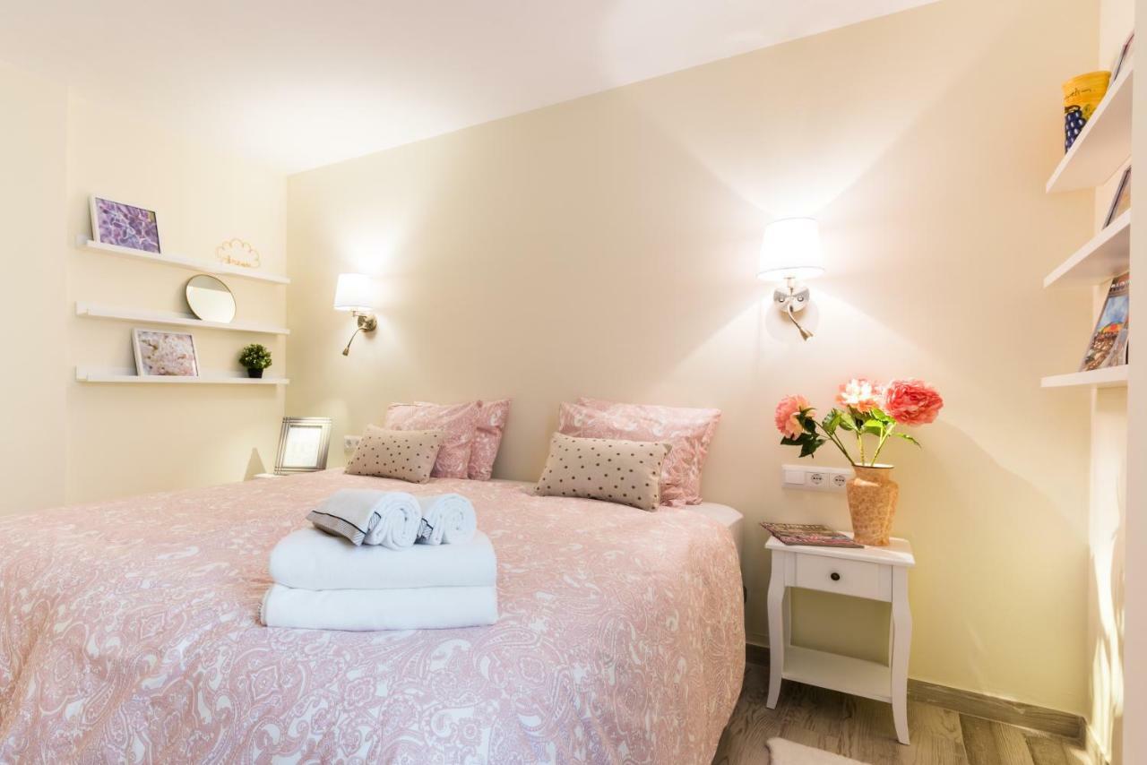 Malaga Centre Apartment With Parking Екстер'єр фото
