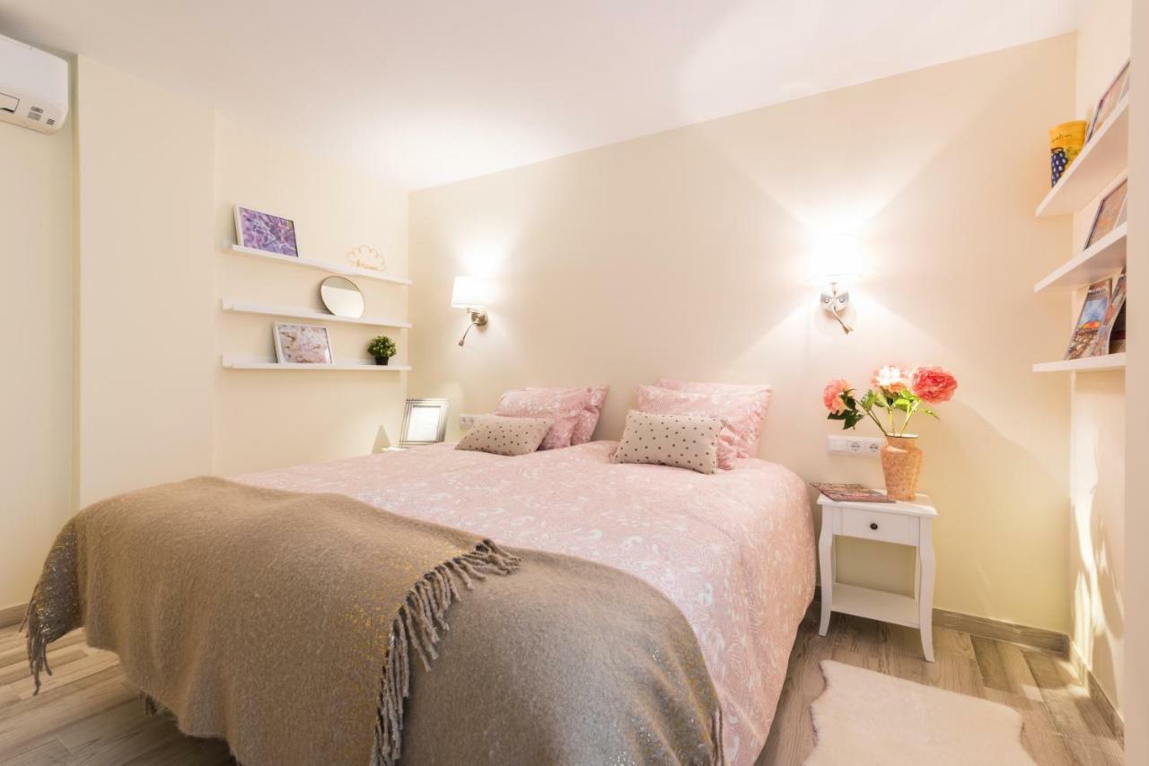 Malaga Centre Apartment With Parking Екстер'єр фото