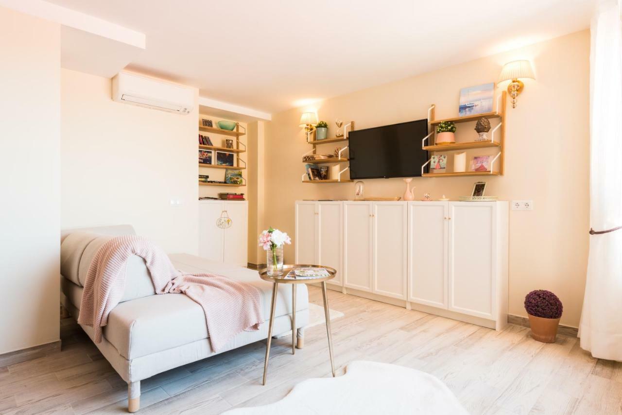 Malaga Centre Apartment With Parking Екстер'єр фото